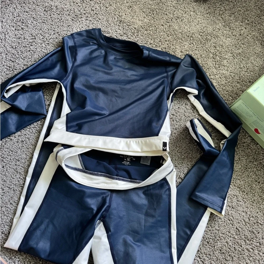 True Religion Set - Picture 1 of 4